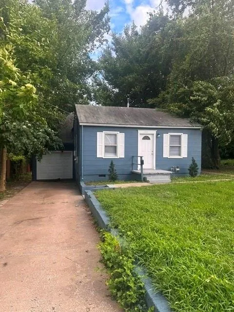 11219 E 24th St photo 2