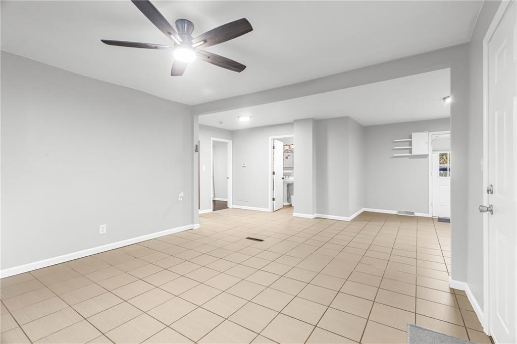 1302 S Hedges Ave photo 4