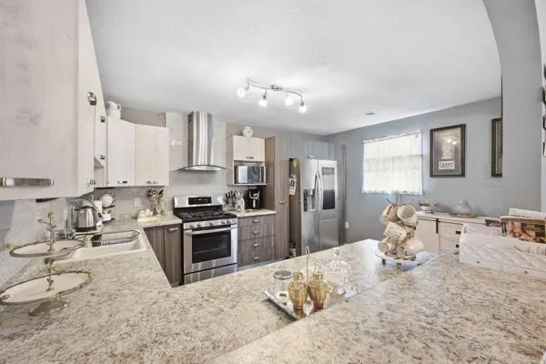 3129 Longwood Ave photo 9