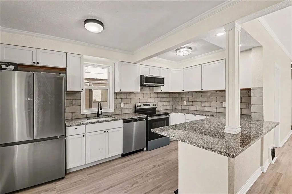 3600 Windsor Ave photo 2