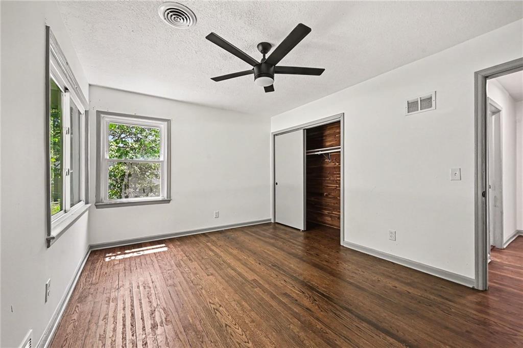 613 E Red Road photo 10