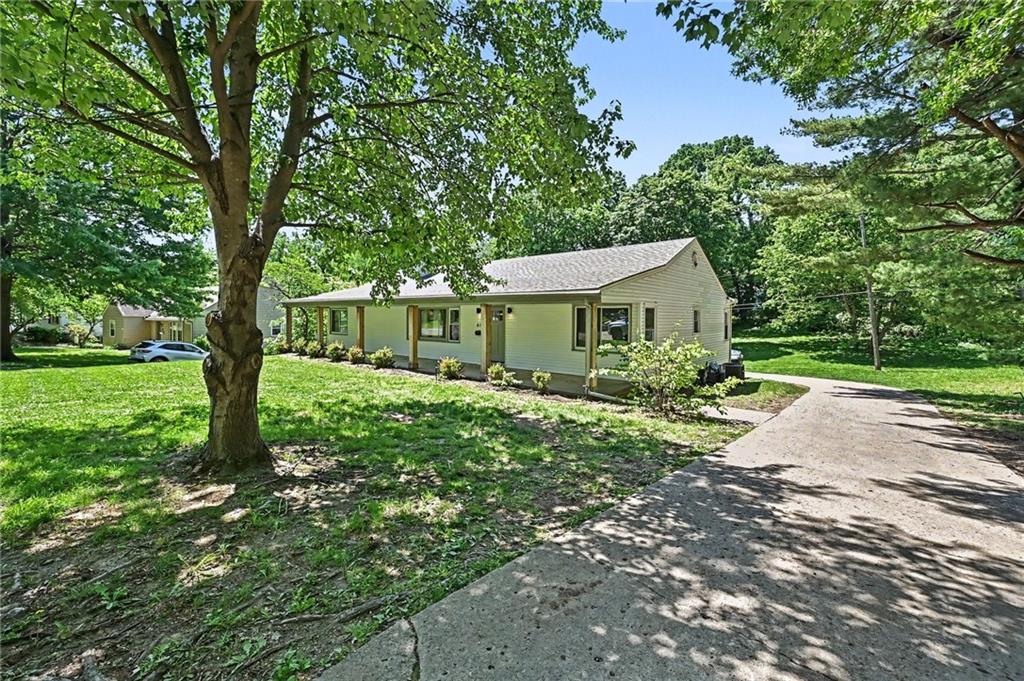 613 E Red Road photo 2