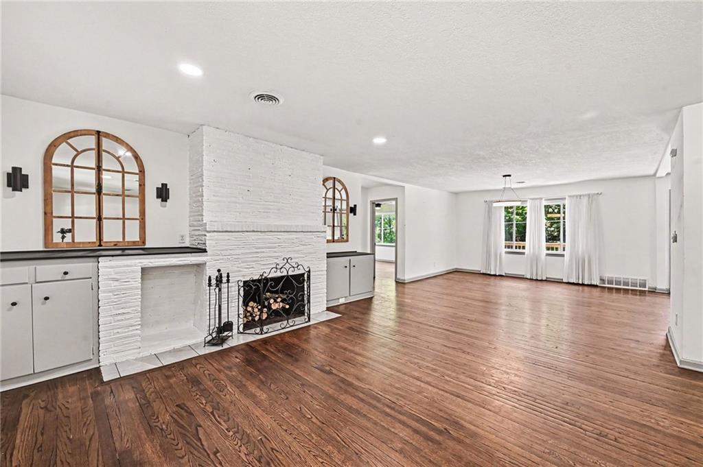 613 E Red Road photo 4