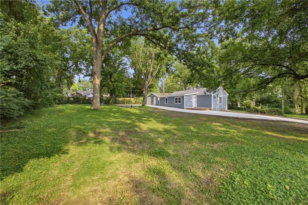 6818 Agnes Ave photo 3